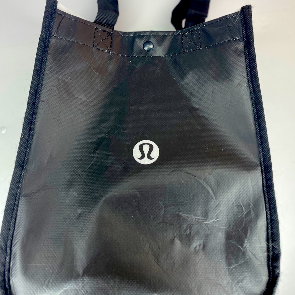 Lululemon reusable shopping tote